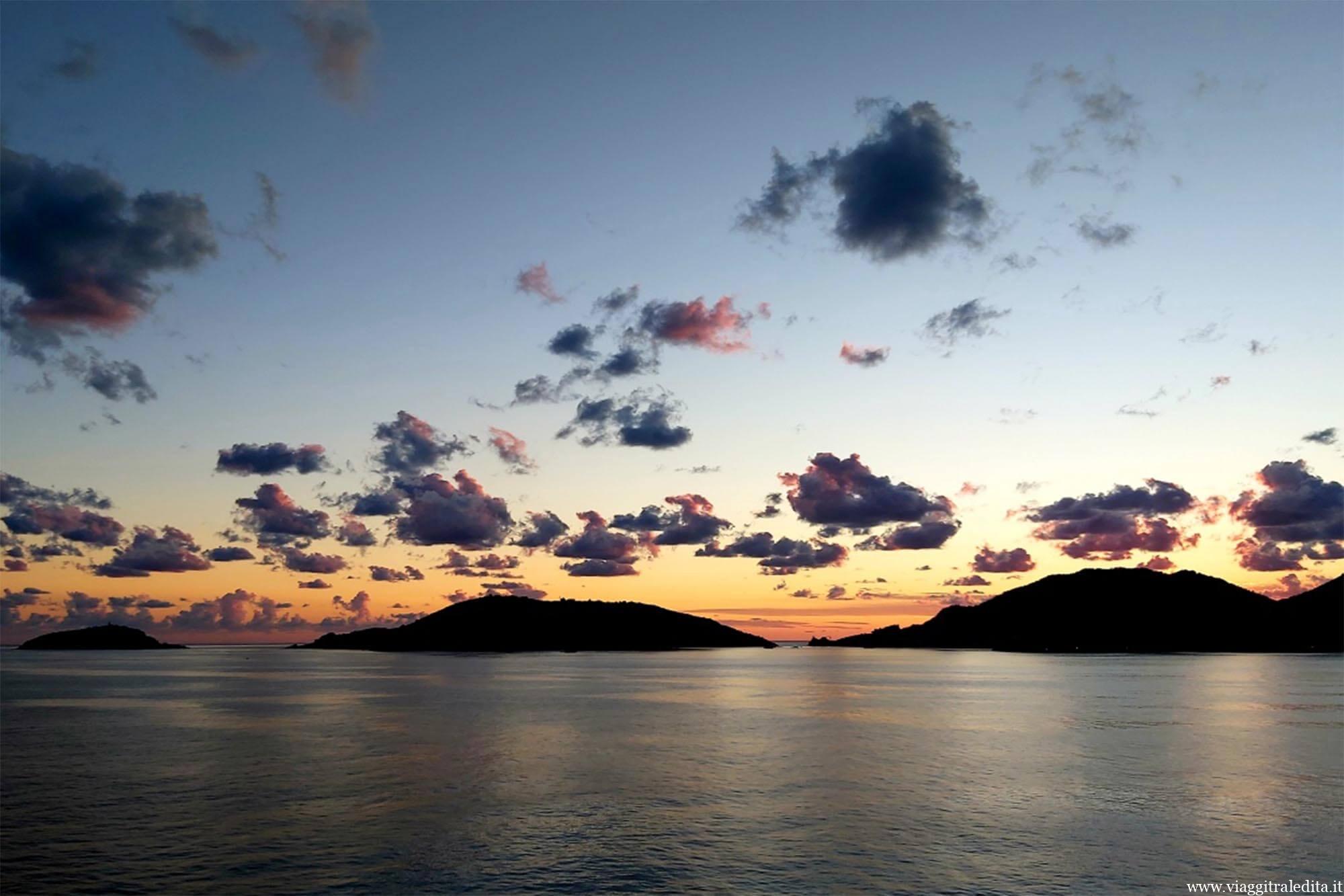 Le tre isole di Portovenere al tramonto isole portovenere