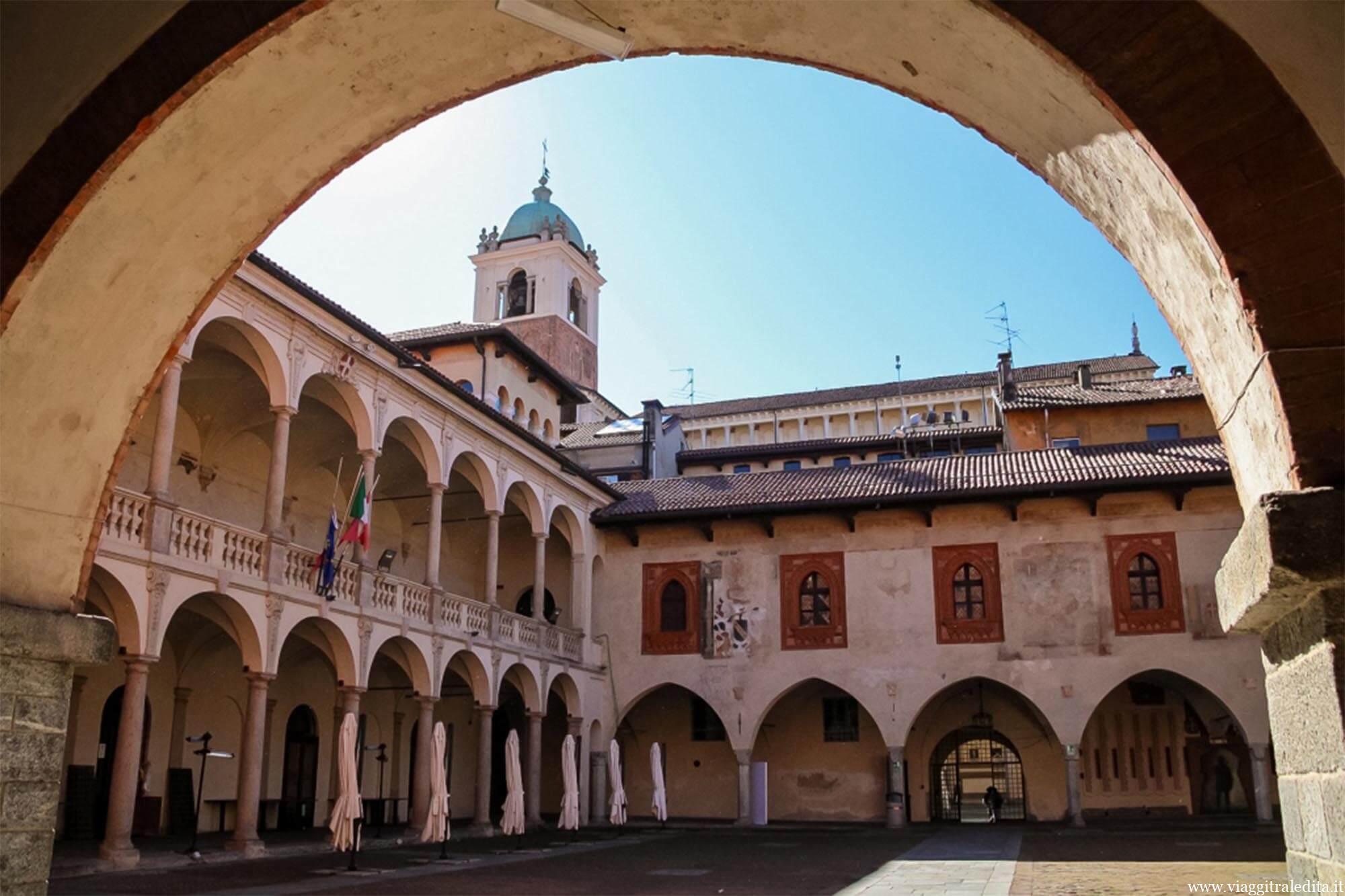 Cortile del Broletto broletto