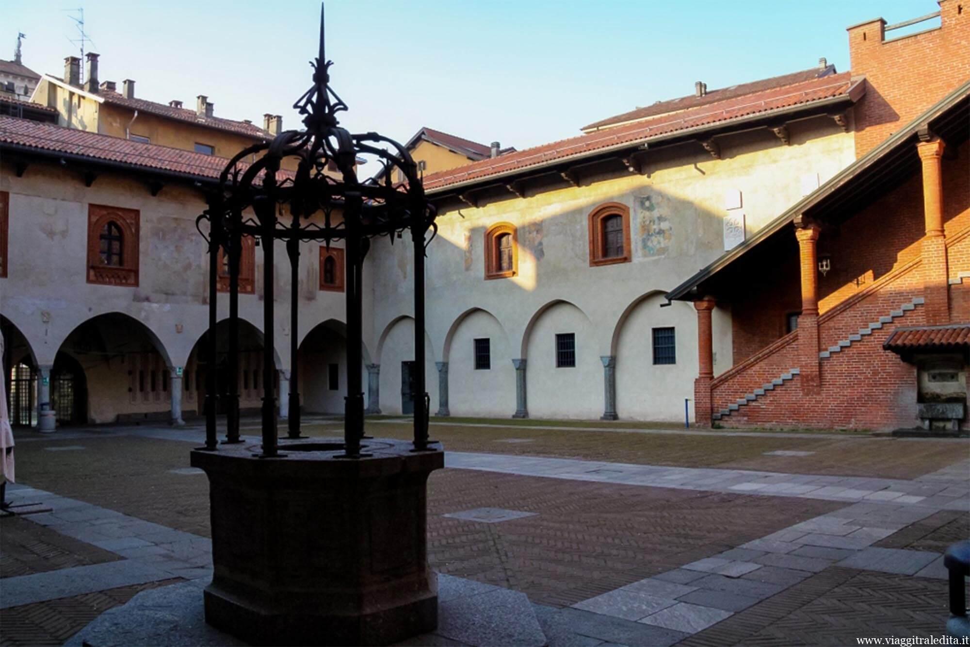 Cortile del Broletto broletto