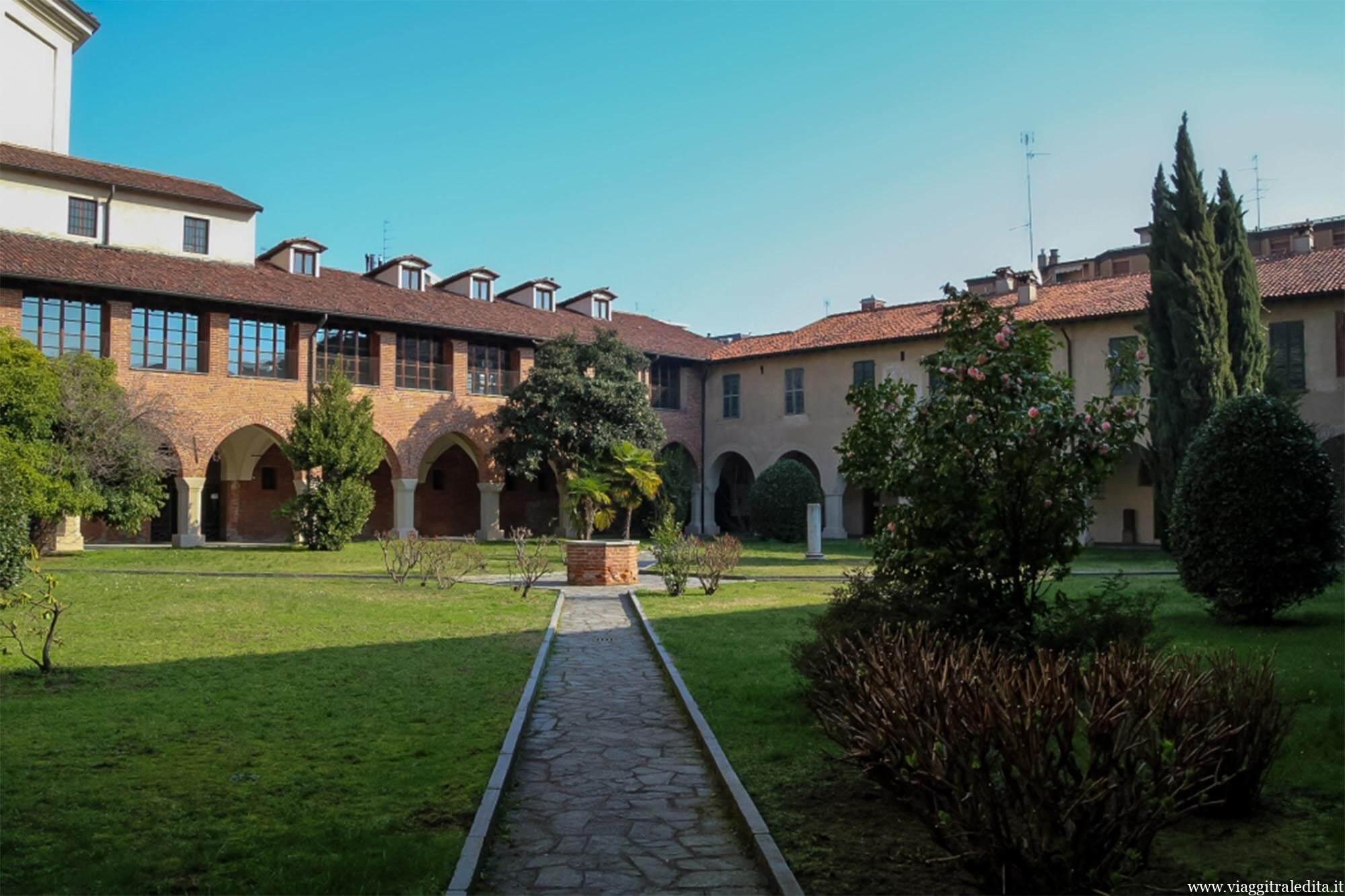 Cortile interno della Canonica novara