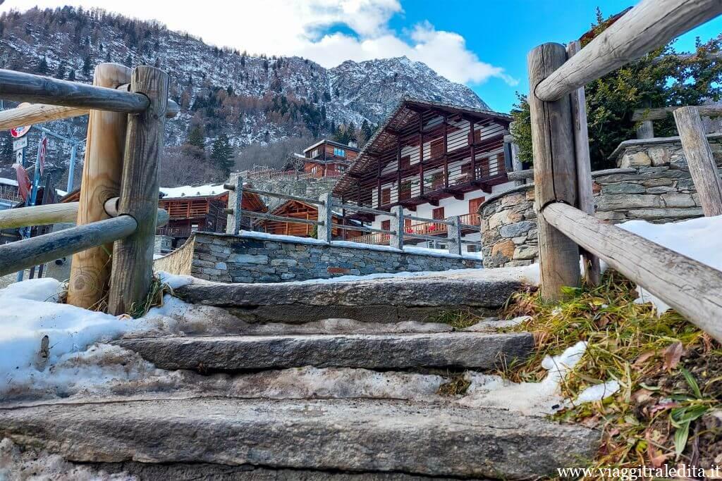 Verso la parte alta del paese alagna