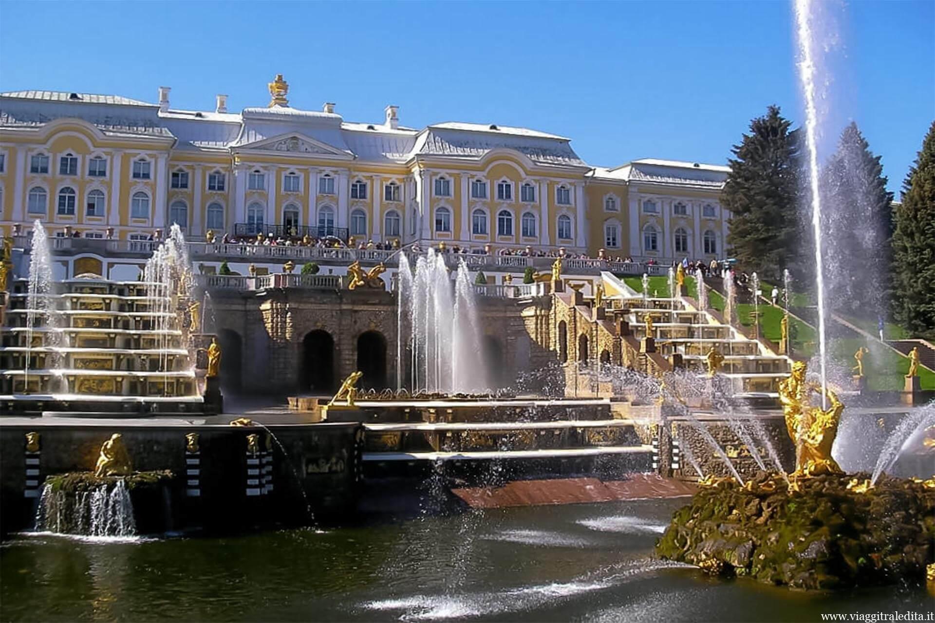 Il Palazzo di Peterhof, residenza estiva degli Zar