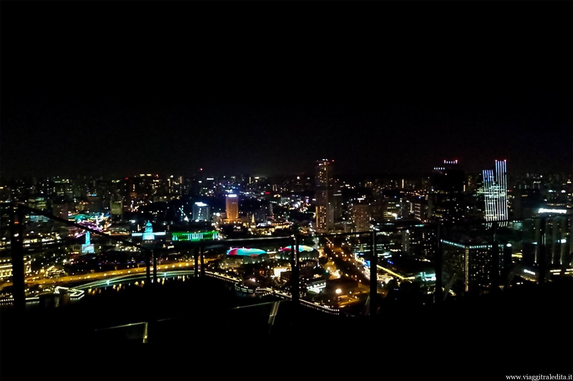 Panoramica notturna dalla terrazza dell'Hotel del Marina Bay
