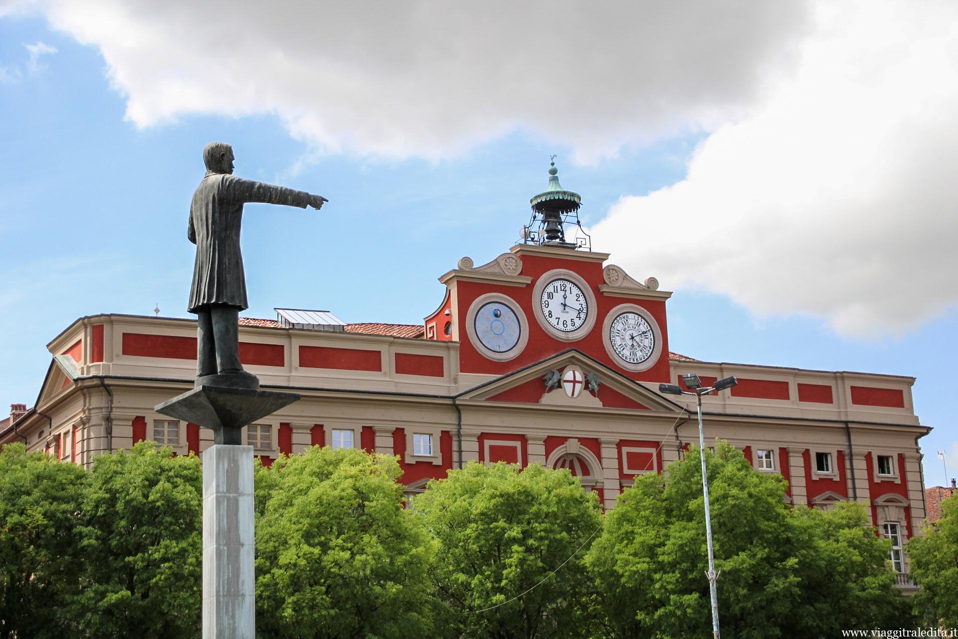 Statua di Urbano Rattazzi Statua di Urbano Rattazzi